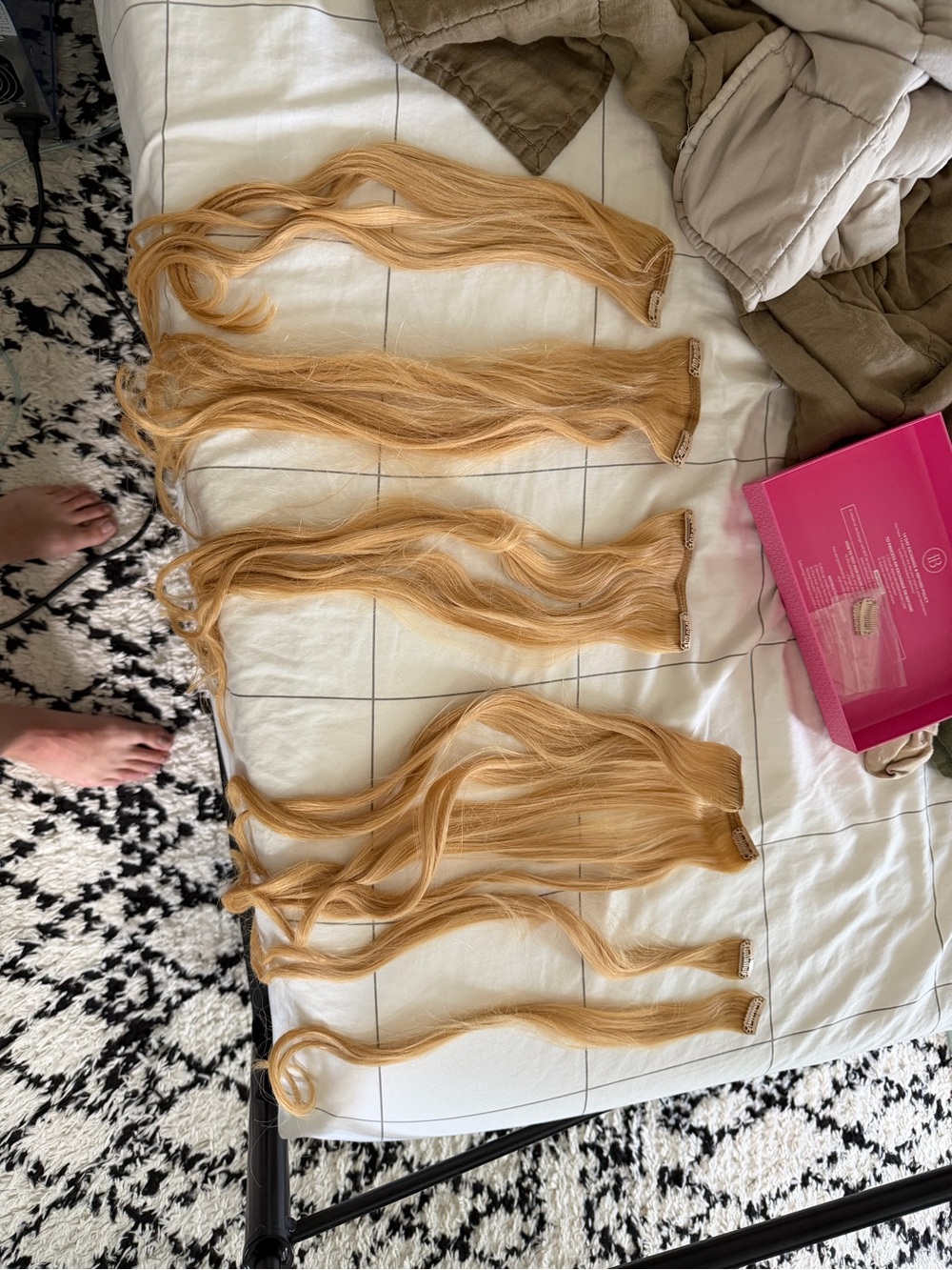 Bombay Dirty Blonde (18) Clip-In Extensions - Warm Blonde - Picture 8 of 8